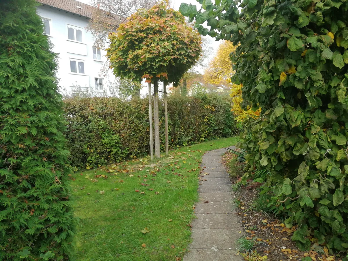 Naturstein mit natürlicher Patina im Garten